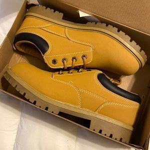 brand new Wrangler boots, mens size 9 1/2, memory foam comfort style & work boot